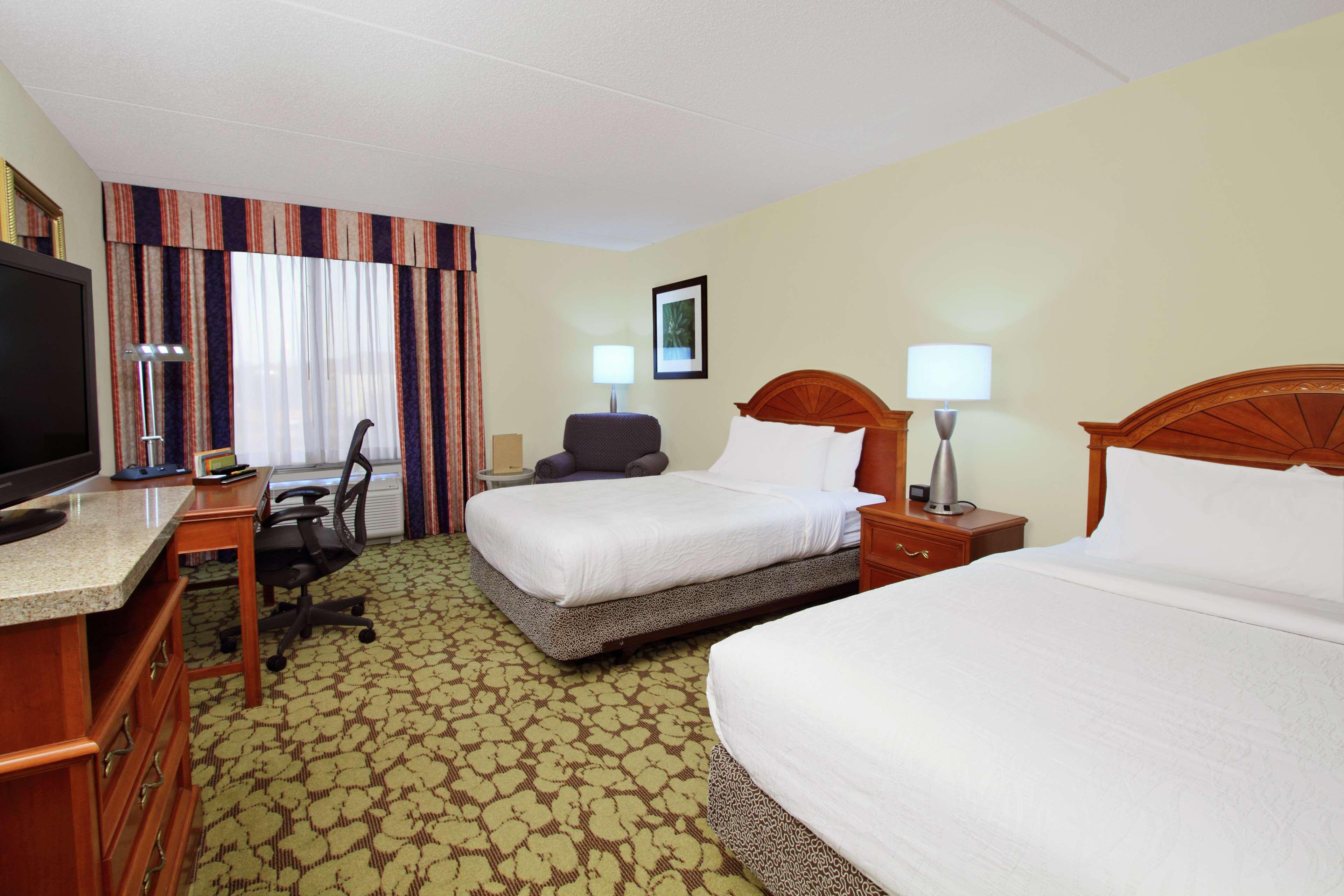 Hilton Garden Inn Chesapeake Greenbrier Exterior photo